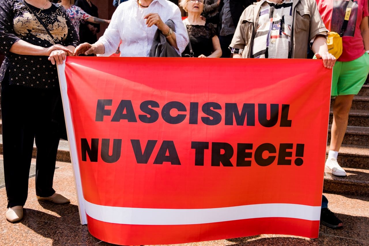 FOTO // Conducerea și susținătorii Partidului „ȘOR” au ieșit în stradă în sprijinul Zilei Victoriei