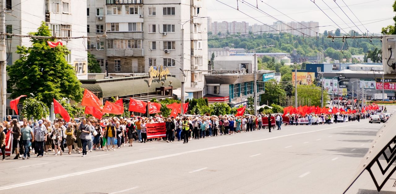 FOTO // Conducerea și susținătorii Partidului „ȘOR” au ieșit în stradă în sprijinul Zilei Victoriei