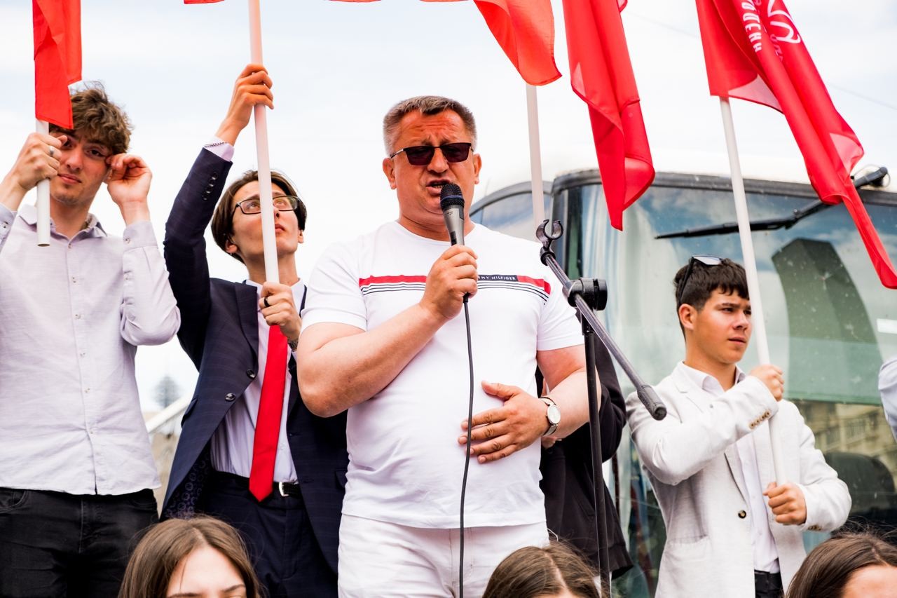 FOTO // Conducerea și susținătorii Partidului „ȘOR” au ieșit în stradă în sprijinul Zilei Victoriei