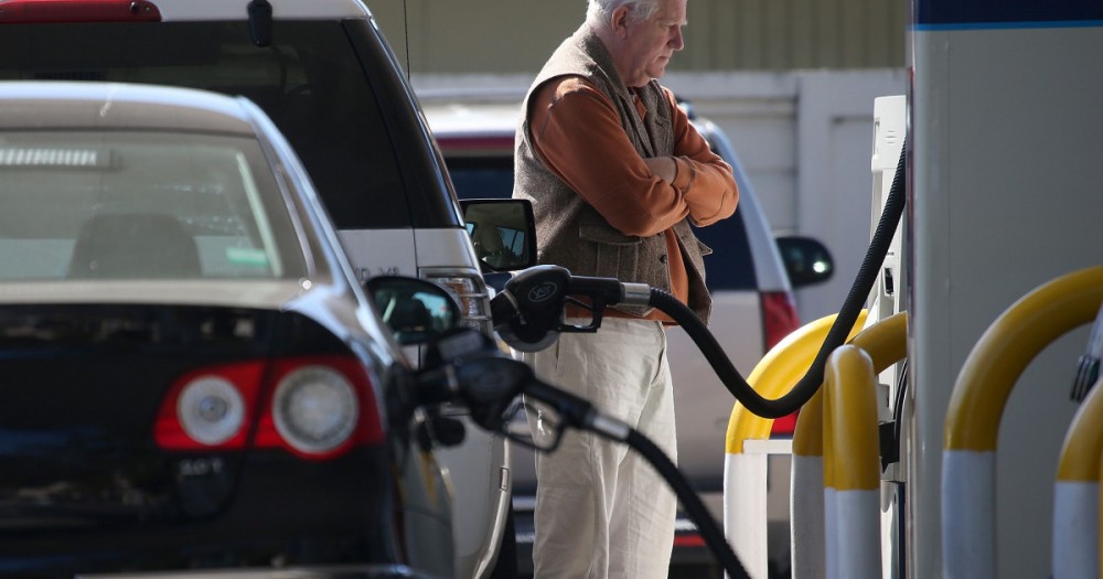 Carburanții se scumpesc, din nou. Cât vor costa benzina și motorina