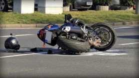 TRAGEDIE în Sângerei. Un tânăr a decedat, după ce s-a izbit cu motocicleta. Pasagera sa, dusă la spital