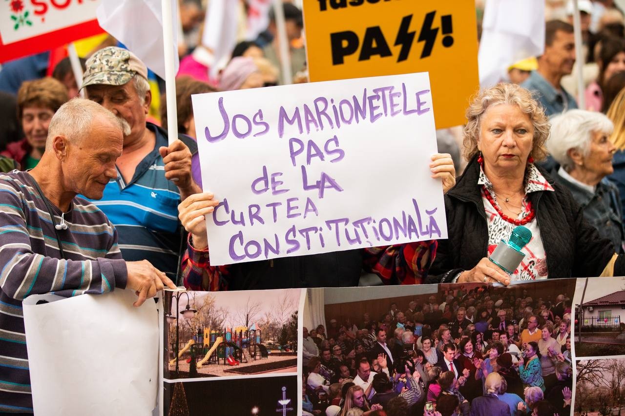 FOTO // Protestul lui ȘOR la Curtea Constituțională: „Mii de oameni au criticat abuzurile guvernării PAS”
