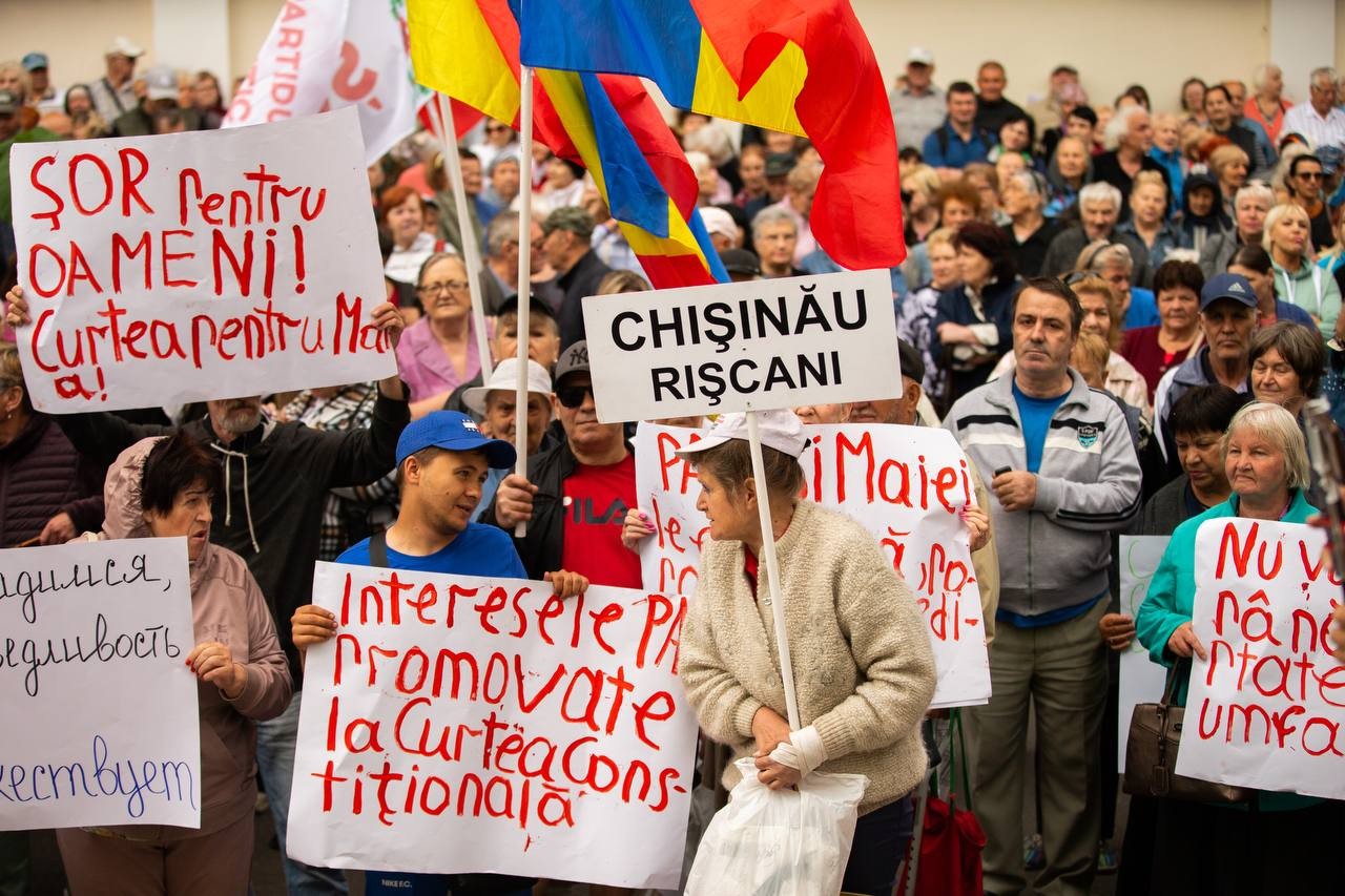 FOTO // Protestul lui ȘOR la Curtea Constituțională: „Mii de oameni au criticat abuzurile guvernării PAS”