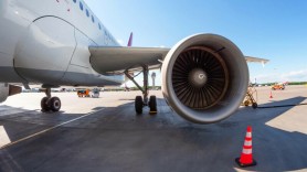 Tragedie pe un aeroport: Un bărbat a murit, după ce a fost „aspirat” de motorul unui avion