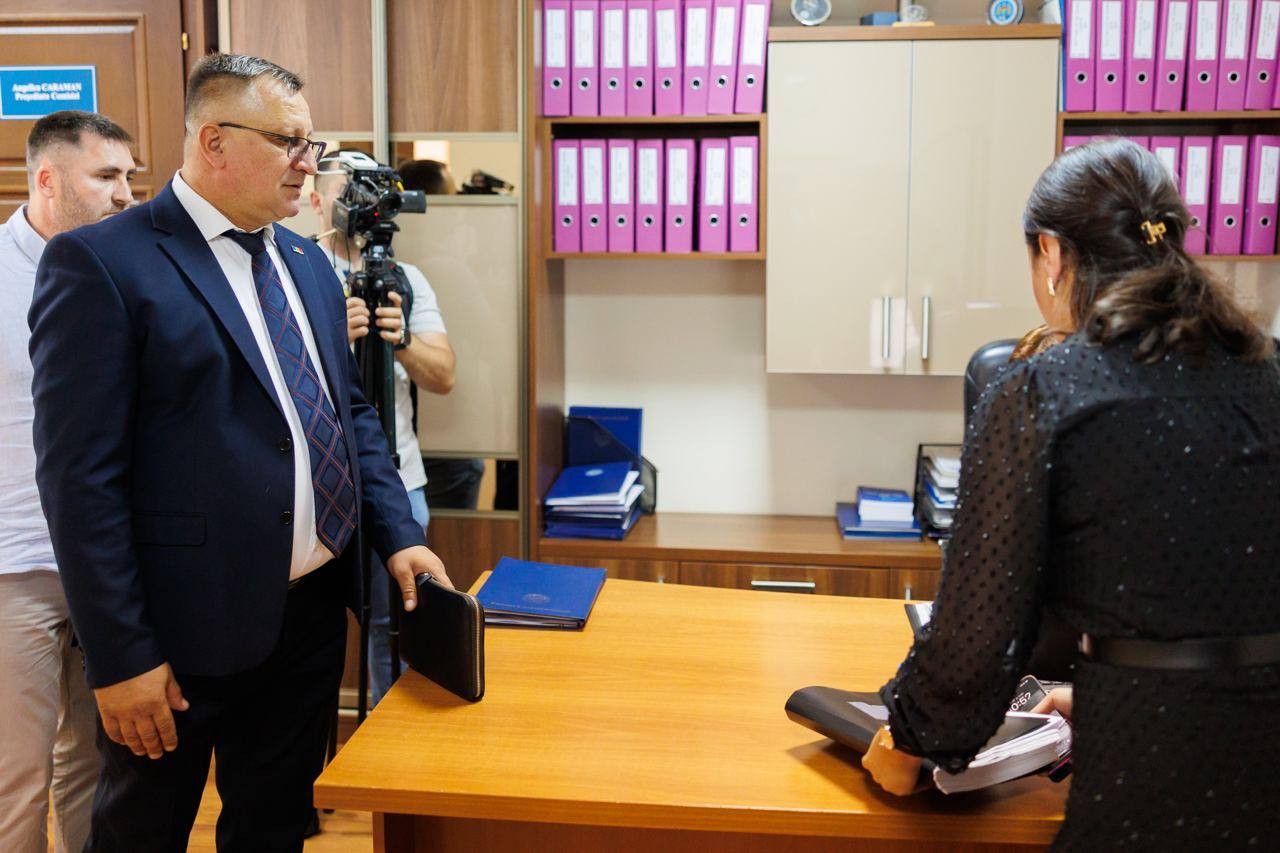 Cetățeni din toată țara, activiști civici, deputați și reprezentanți ai partidelor politice susțin inițiativa organizării unui referendum cu privire la direcția de integrare externă a țării