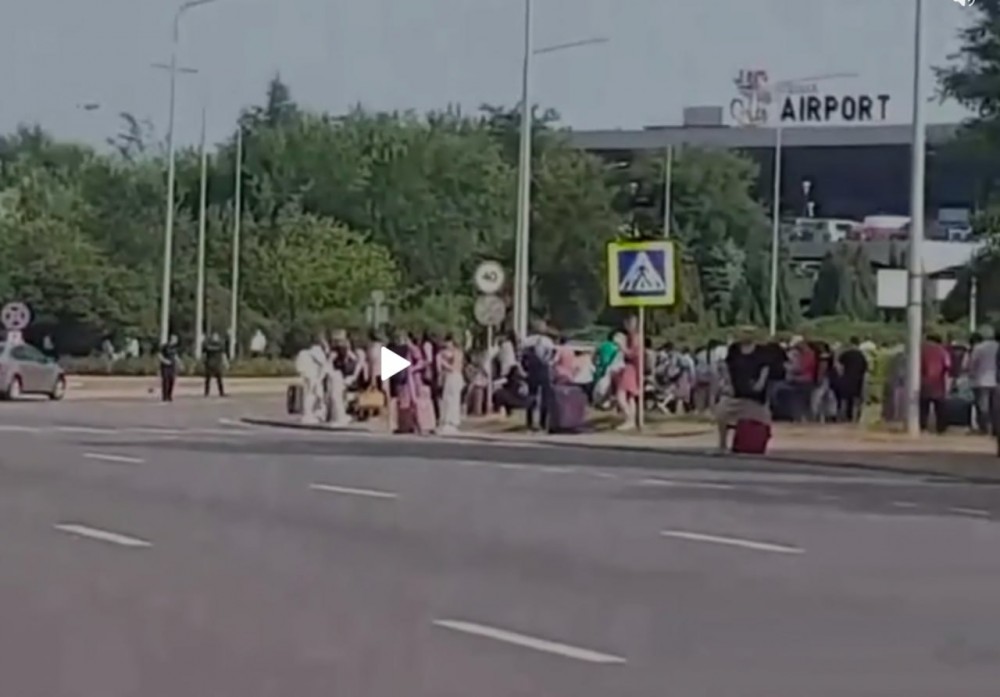 ULTIMA ORĂ // Un polițist și un angajat din securitatea aeroportuară, uciși la aeroport. Maia Sandu, informată de urgență în legătură cu situația respectivă