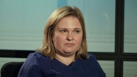 FOTO // Au ras-o pe cap, i-au turnat vopsea verde și i-au rupt degetele. Cum și-au bătut joc cecenii de o jurnalistă rusă
