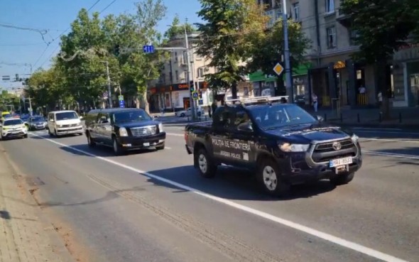 Cortegiul funerar a trecut prin fața sediului MAI: Polițistul de frontieră Serghei Muntean este petrecut astăzi pe ultimul drum