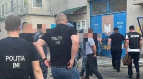 Impuneau deținuții să joace cărți, iar câștigul îl strângeau pentru Machena. Oamenii legii au descins cu percheziții în penitenciarul din Soroca