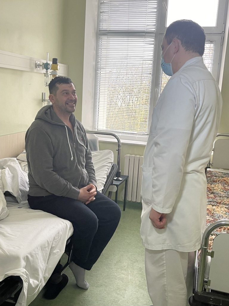 FOTO // ”Se simțea absolut sănătos” Un bărbat cu o tumoare gigantă pe creier, operat cu succes în capitală