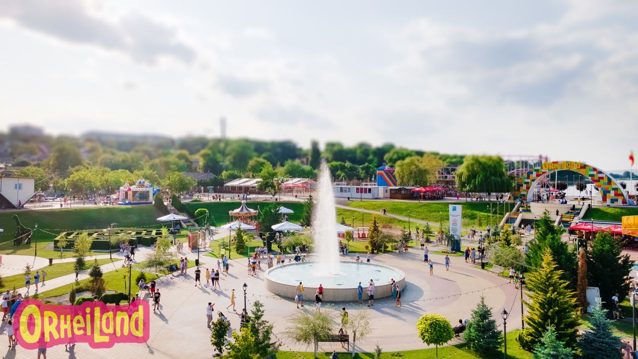 FOTO // „OrheiLand”, mai accesibil ca oricând: Copiii și adulții asigurați de Șor cu transport gratuit până la parcul de distracții