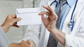 Doi șefi de secție din cadrul Spitalului raional Ialoveni, bănuiți de comiterea a zeci de episoade de corupere pasivă