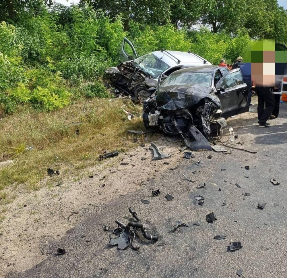 FOTO // Accident TERIBIL la Drochia. O persoană a murit, iar alte trei au ajuns la spital