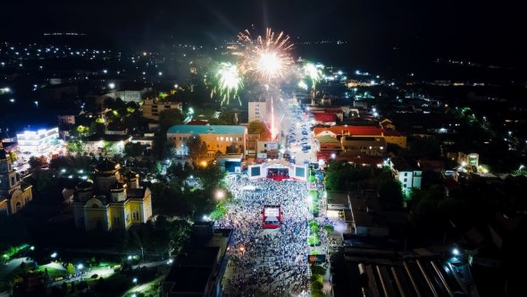 FOTO // Găgăuzia - locul unde visurile devin realitate! Interpretul turc Mustafa Sandal a încins atmosfera la concertul organizat cu ocazia învestirii bașcanului
