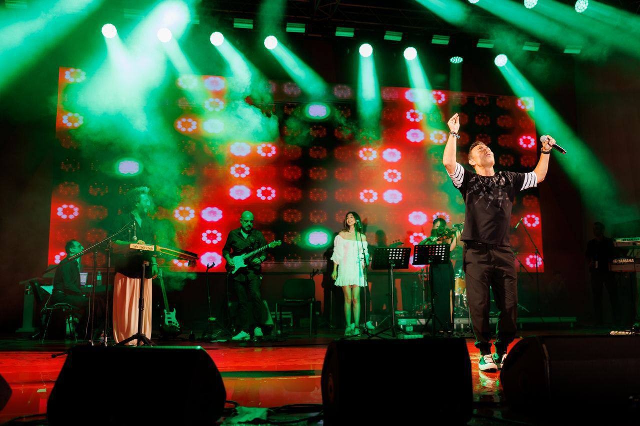 FOTO // Găgăuzia - locul unde visurile devin realitate! Interpretul turc Mustafa Sandal a încins atmosfera la concertul organizat cu ocazia învestirii bașcanului