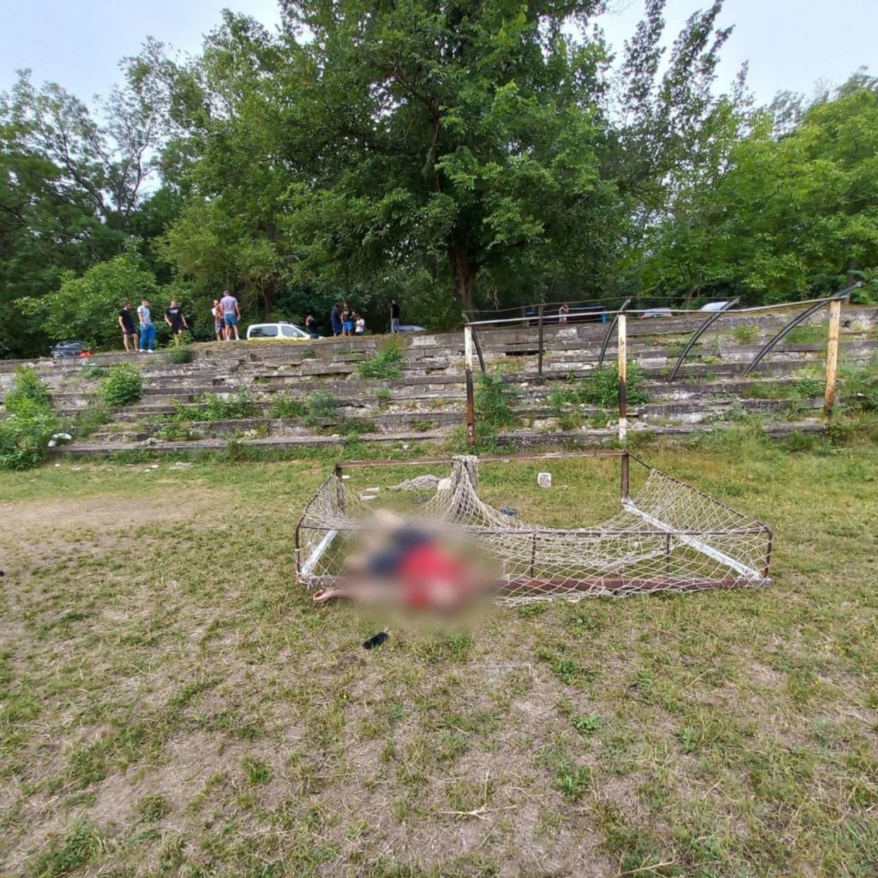 Tragedie la Strășeni. Un bărbat a murit după ce o poartă de fotbal a căzut peste el