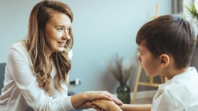 O femeie a adoptat un băiețel orfan de pe străzi. Ce a făcut copilul când și-a văzut mama biologică după după 14 ani