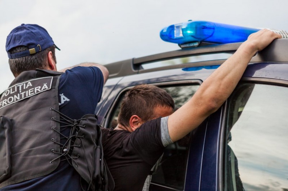 A încercat să dea bir cu fugiții dar Poliția de Frontieră i-a dat planurile peste cap. Reținut în timp ce încerca să părăsească țara