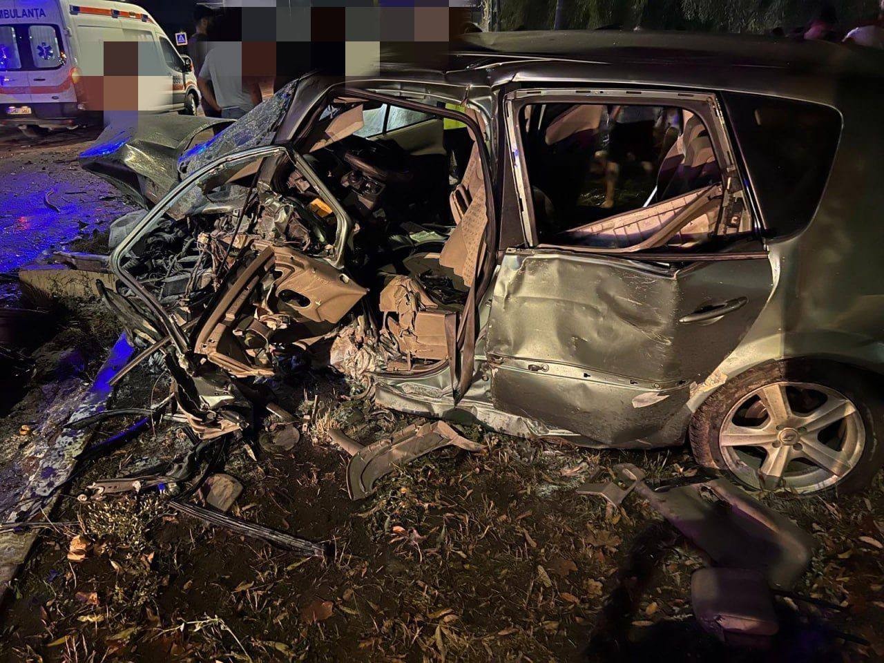 FOTO // Accident grav la Comrat. Un BMW-ist a ucis o fetiță și a băgat în spital mai multe persoane