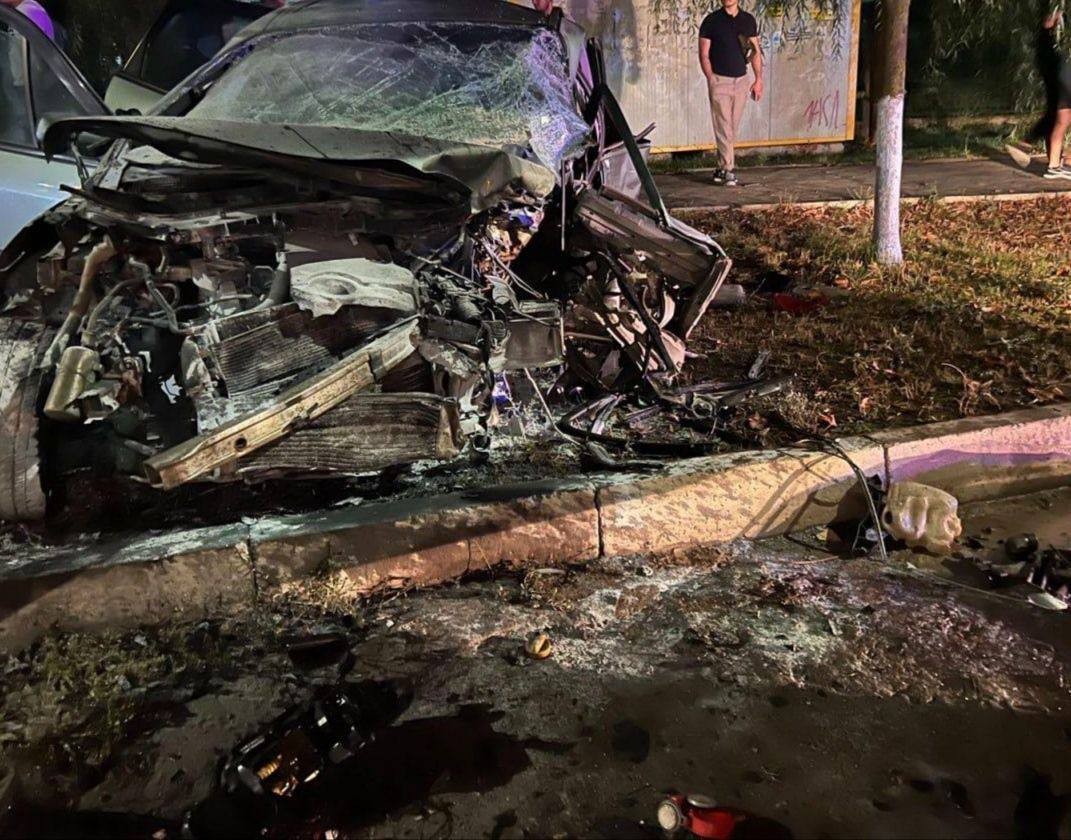 FOTO // Accident grav la Comrat. Un BMW-ist a ucis o fetiță și a băgat în spital mai multe persoane
