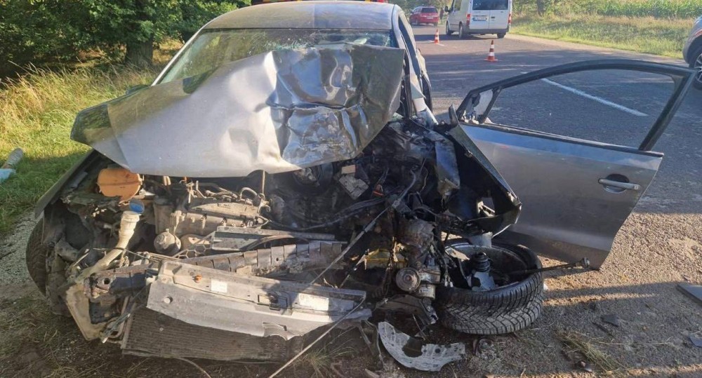Accident TERIBIL la Rîșcani. Un tânăr a decedat după ce s-a izbit cu mașina într-un copac