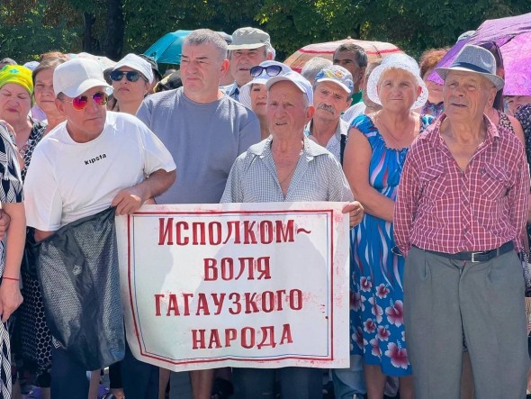 FOTO // Protest în Găgăuzia. Ilan Șor: Deputații Adunării Populare au pus interesele amantelor mai presus decât cele ale Găgăuziei