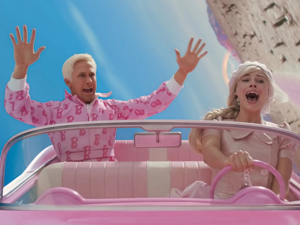 Ce este "gâtul de lebădă" şi de ce poate fi periculos? Noul trend creat de filmul Barbie