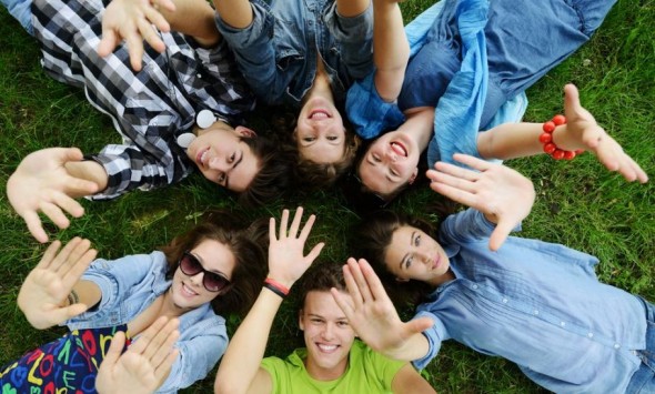 Ce este generaţia Z? Află deosebirile dintre mileniali, generaţia X şi baby boomers