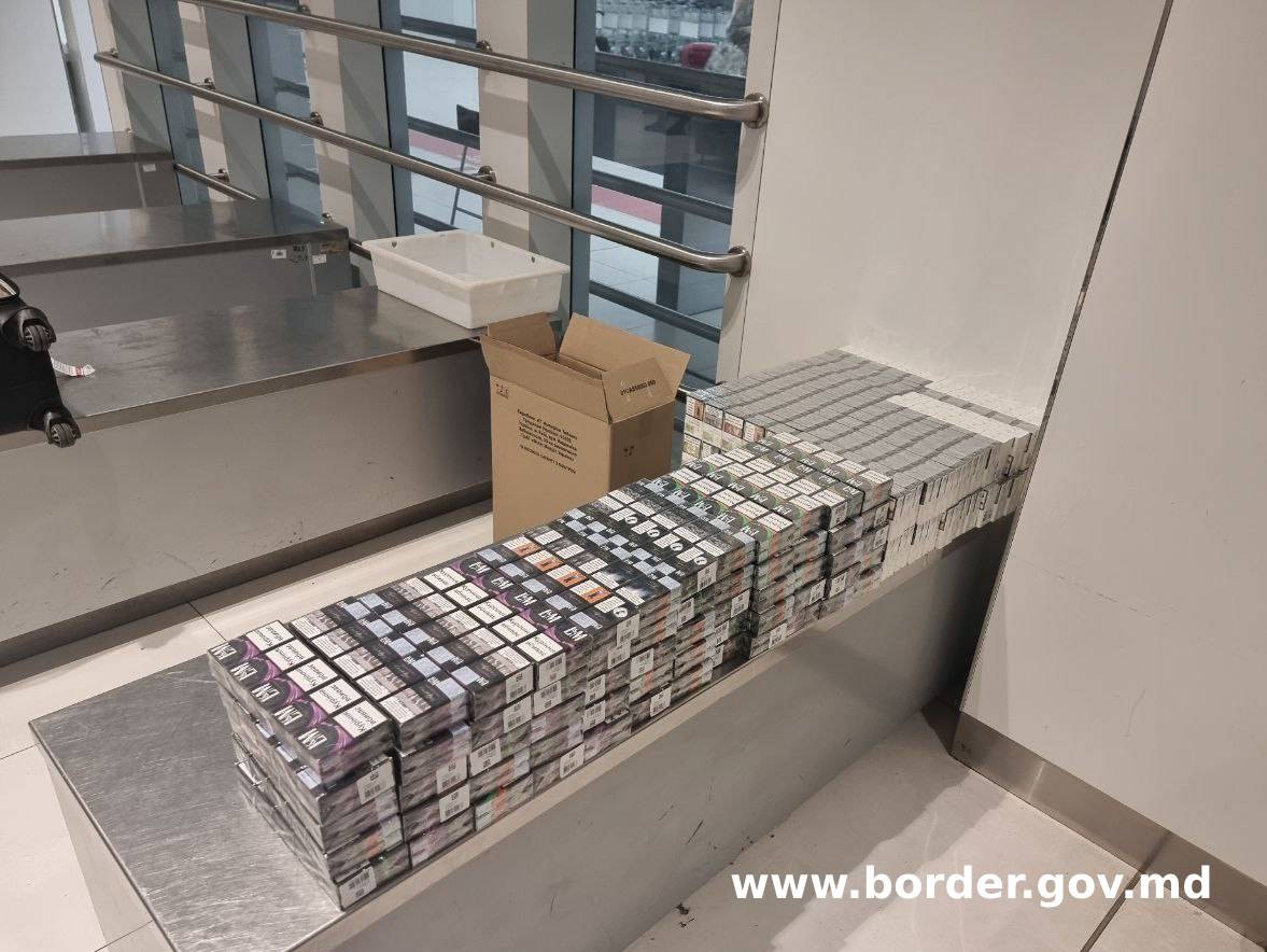 FOTO // Un tânăr și-a ticsit valiza cu țigări și s-a pornit spre New York