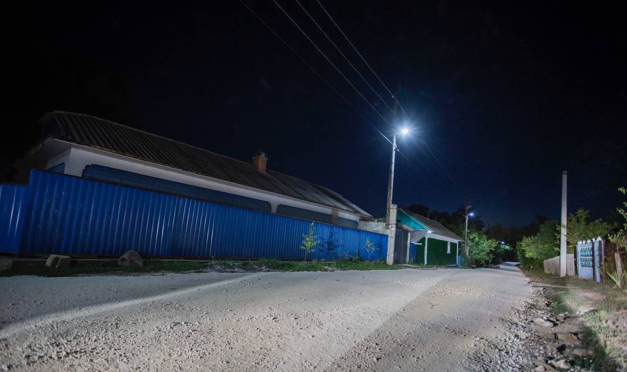 FOTO // Încă o localitate administrată de echipa lui Ilan Șor a fost iluminată
