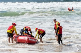 Un adolescent de 17 ani s-a înecat în mare, în Italia. Mamei sale i s-a făcut rău când a aflat vestea groaznică