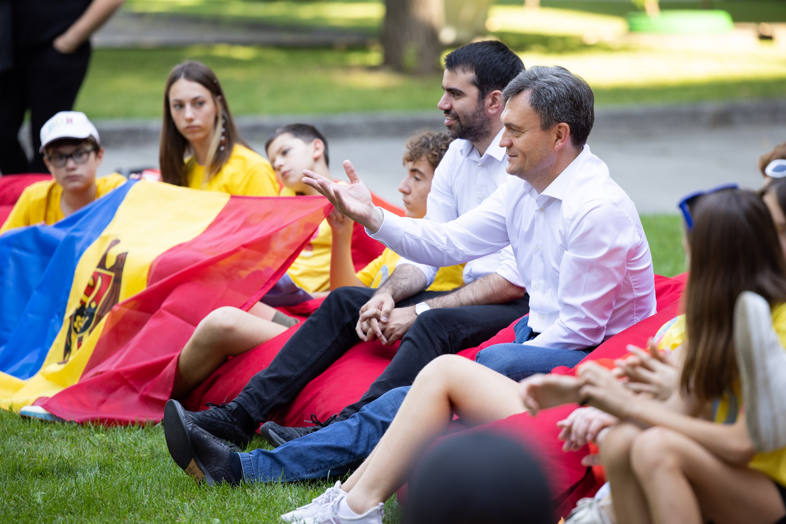 FOTO // Dorin Recean, în dialog cu copiii din tabăra DOR: „Voi, tinerii, sunteți cea mai mare bogăție a Republicii Moldova”