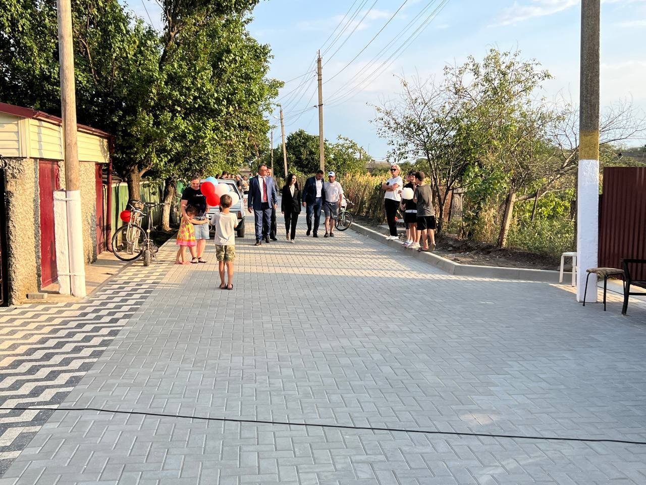 FOTO // Sărbătoare într-o localitate din Găgăuzia: Echipa lui Șor se laudă cu primul drum reparat din autonomie