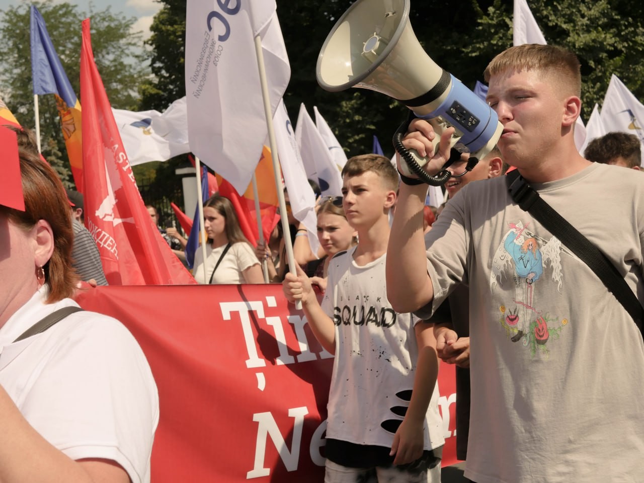 Marș organizat la Chișinău de către membrii și simpatizanții Partidului ”Renaștere”. Ce au sărbătorit