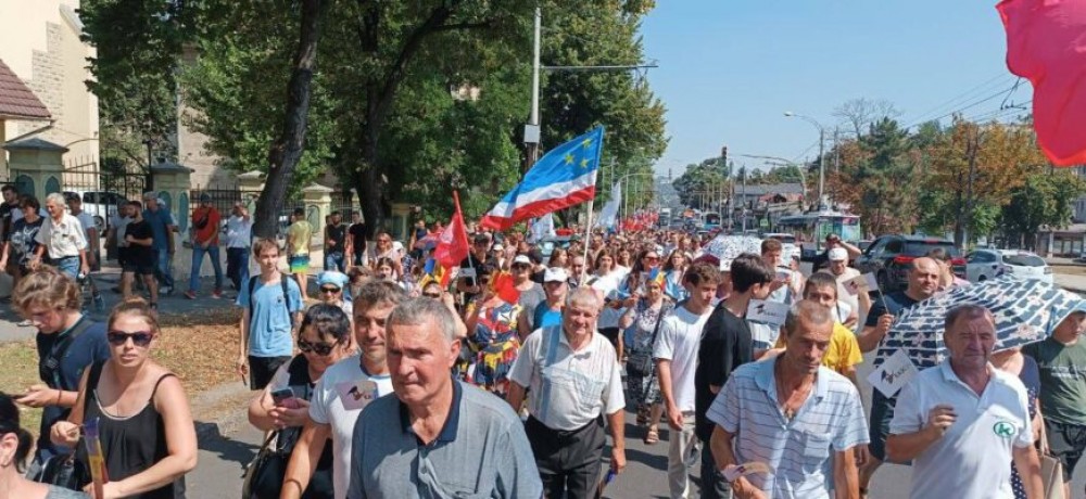 Marș organizat la Chișinău de către membrii și simpatizanții Partidului ”Renaștere”. Ce au sărbătorit