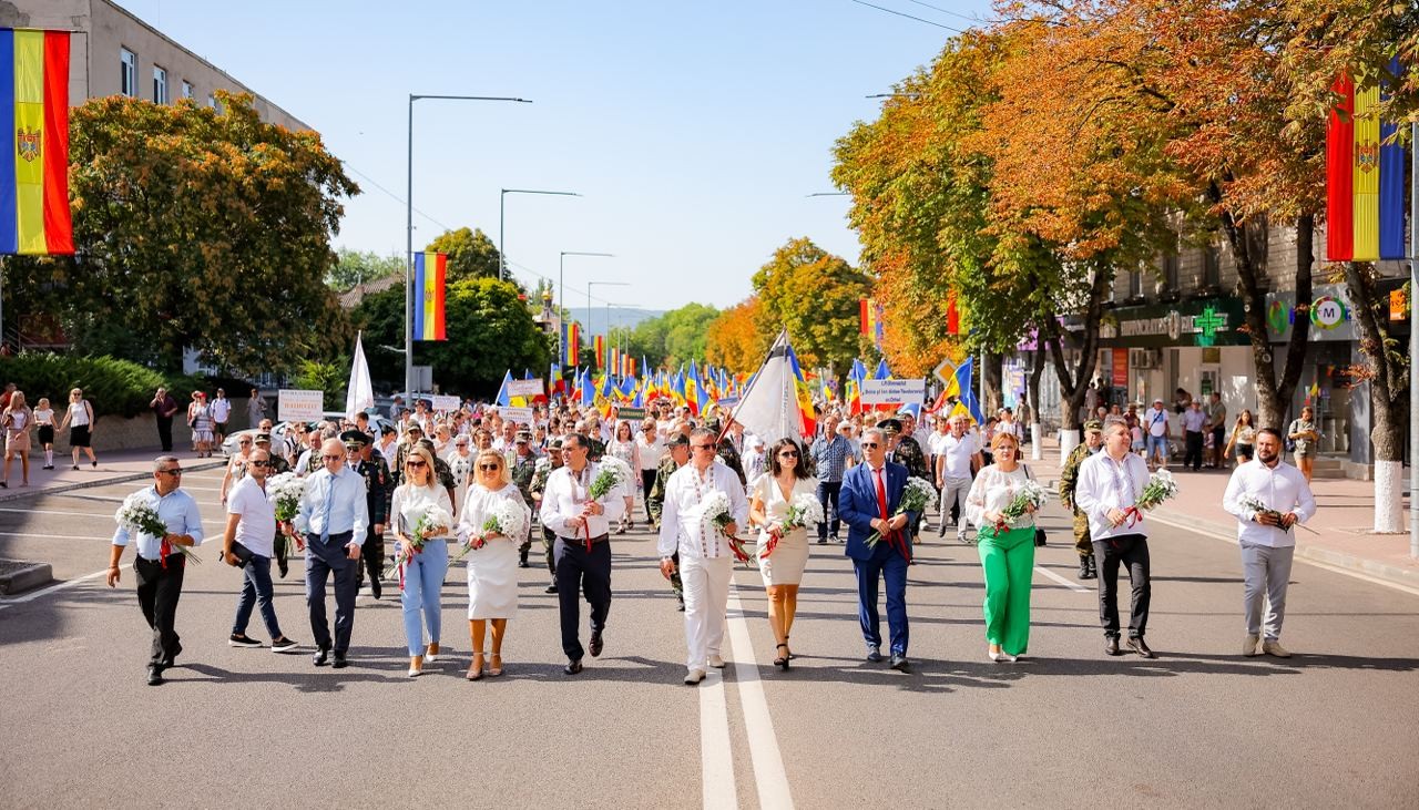FOTO // Orhei: Fanfare, costume naționale, distracții pentru copii, un târg de artă populară, concert incendiar, legendara C.C. Catch și focuri de artificii