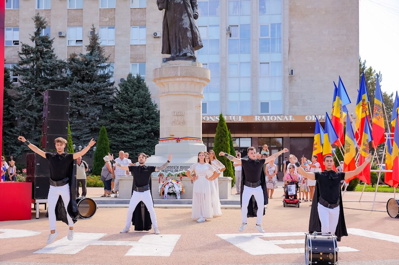 FOTO // Orhei: Fanfare, costume naționale, distracții pentru copii, un târg de artă populară, concert incendiar, legendara C.C. Catch și focuri de artificii
