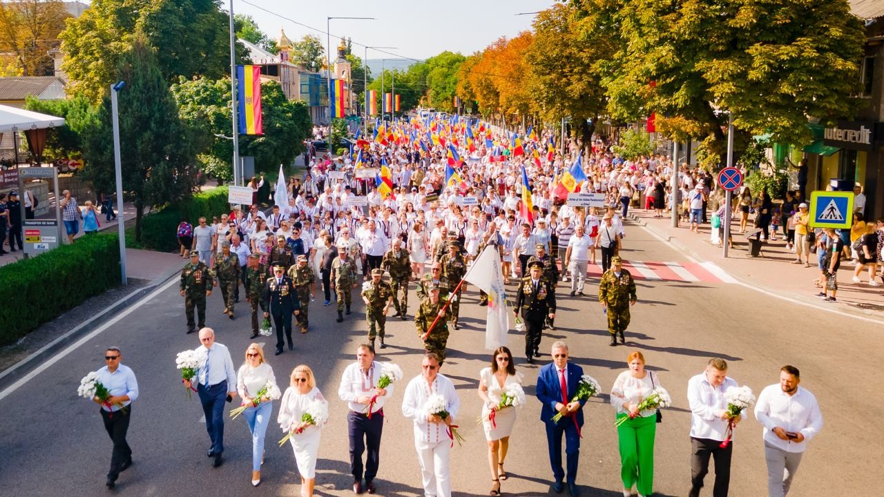 FOTO // Orhei: Fanfare, costume naționale, distracții pentru copii, un târg de artă populară, concert incendiar, legendara C.C. Catch și focuri de artificii