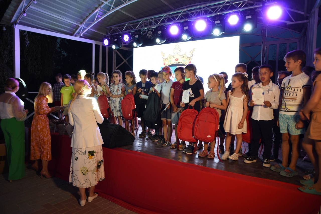 Copiii de clasa întâi din orașul și raionul Orhei, au primit tradițional în dar ghiozdane și rechizite, la inițiativa lui Ilan Șor