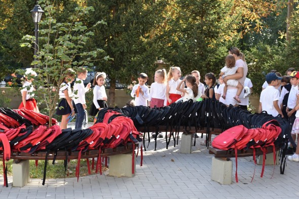 Copiii de clasa întâi din orașul și raionul Orhei, au primit tradițional în dar ghiozdane și rechizite, la inițiativa lui Ilan Șor