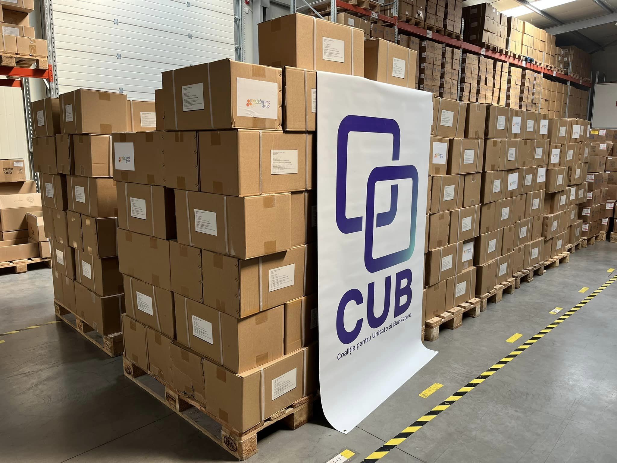 FOTO // 20 tone de medicamente au fost donate poporului ucrainean