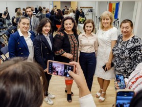 Maia Sandu s-a întâlnit cu cetățenii moldoveni aflați la New York: „Am discutat despre tot ceea ce înseamnă transformarea țării noastre”