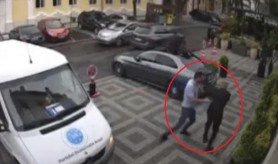 Candidat la șefia capitatei, surprins cum bate un agent de pază al unui hotel