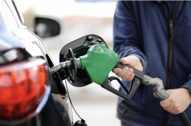 Vești proaste pentru șoferi: ANRE, de mâine, scumpește benzina și motorina