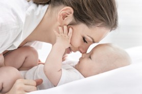 ULTIMA ORĂ // Mamele neangajate care îngrijesc de copii de până la doi ani vor fi asigurate de stat