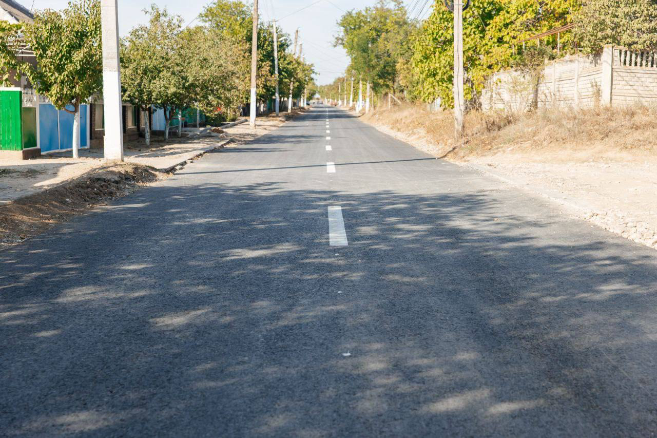 FOTO // Jumătate de kilometru de drum nou în satul Baurci din Găgăuzia. La ceremonia de inaugurare au participat bașcanul Găgăuziei, oaspeți și localnici