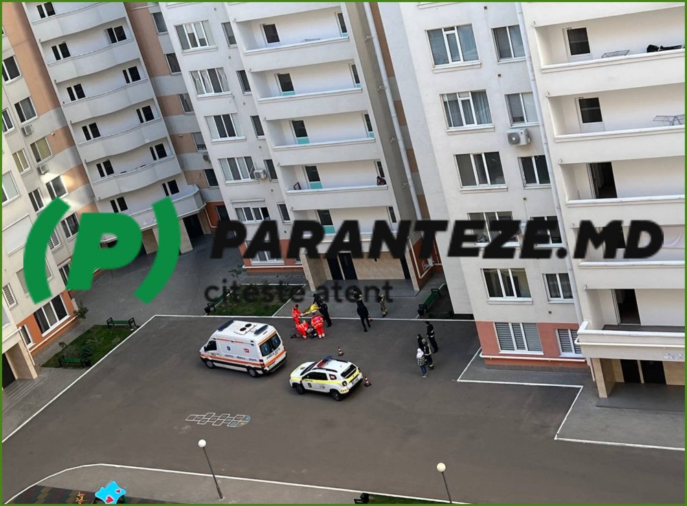FOTO // Un bărbat a căzut de la etajul 15 al unui bloc de locuit din Capitală