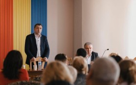 Candidatul PAS, Lilian Carp vine cu soluții pentru ambuteiajele infernale din Chișinău: „Ajunge cu drumurile pline de gropi”