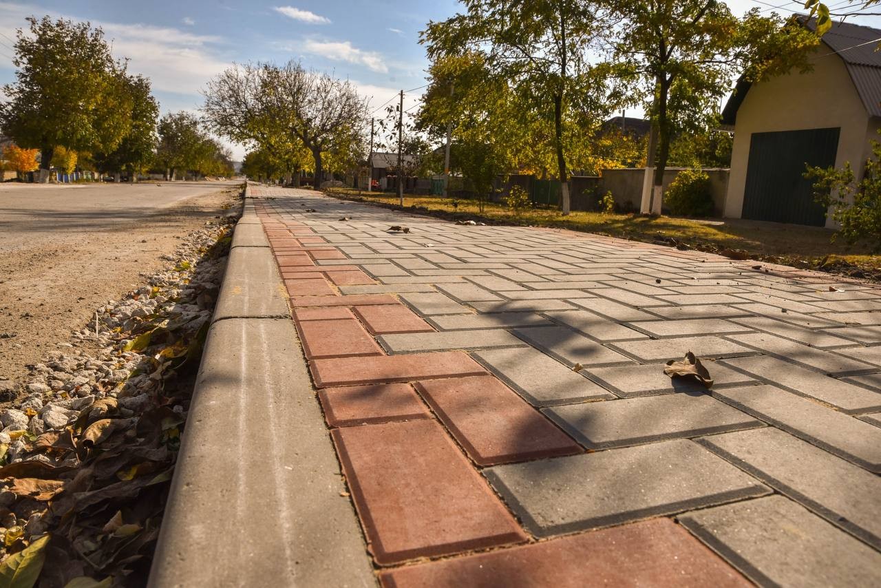 Calitatea vieții în raionul Orhei se îmbunătățește. În satul Jeloboc, echipa lui Șor a construit un nou trotuar