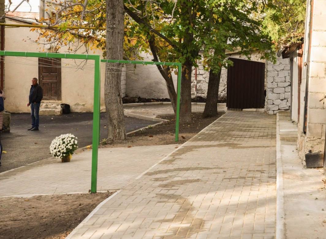 FOTO // Operațiunea „Curtea” în Orhei, se încheie: A fost modernizată încă o curte pe strada Vasile Lupu